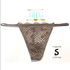 Victoria’s Secret V-String Thong Panties Small